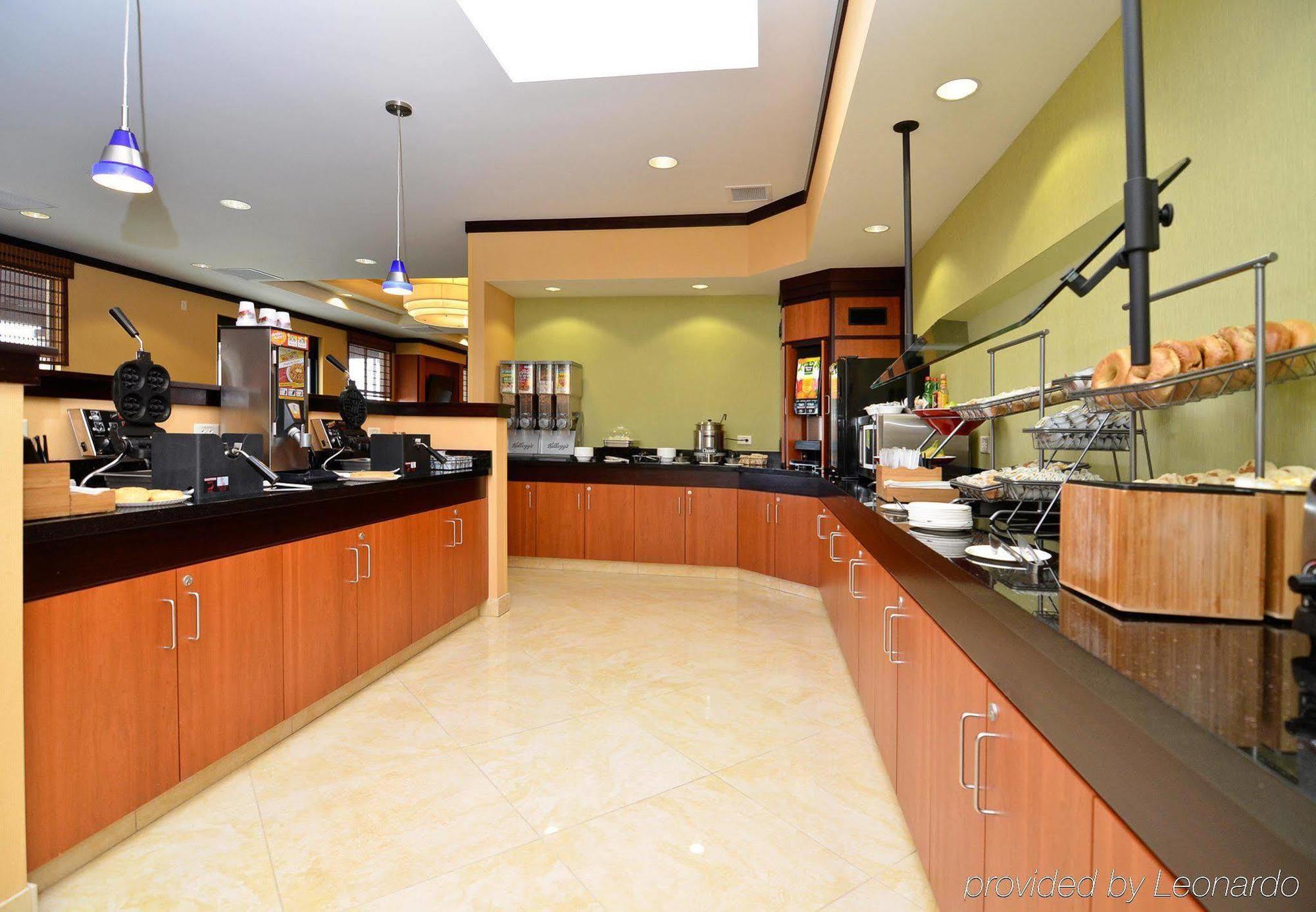 Fairfield Inn & Suites Santa Cruz - Capitola Restaurang bild